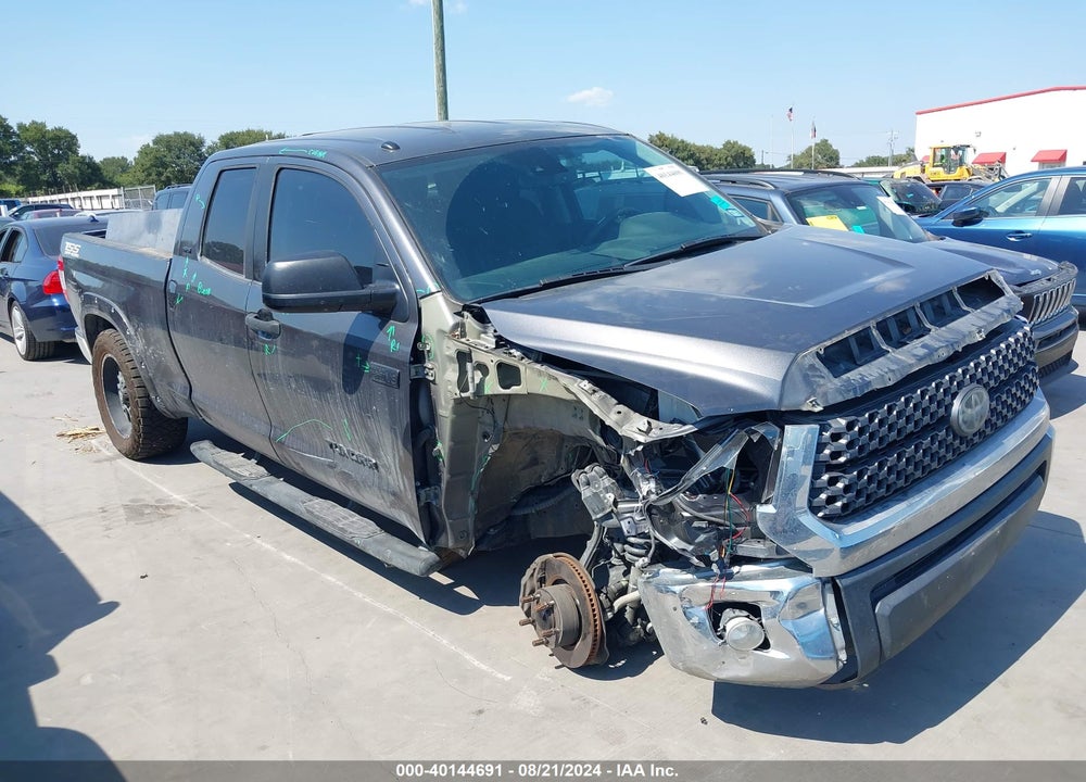 2018 TOYOTA TUNDRA SR5 5.7L V8 VIN: 5TFUW5F10JX685946