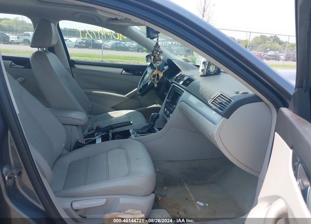 2012 VOLKSWAGEN PASSAT 2.5L SE VIN: 1VWBP7A32CC038433