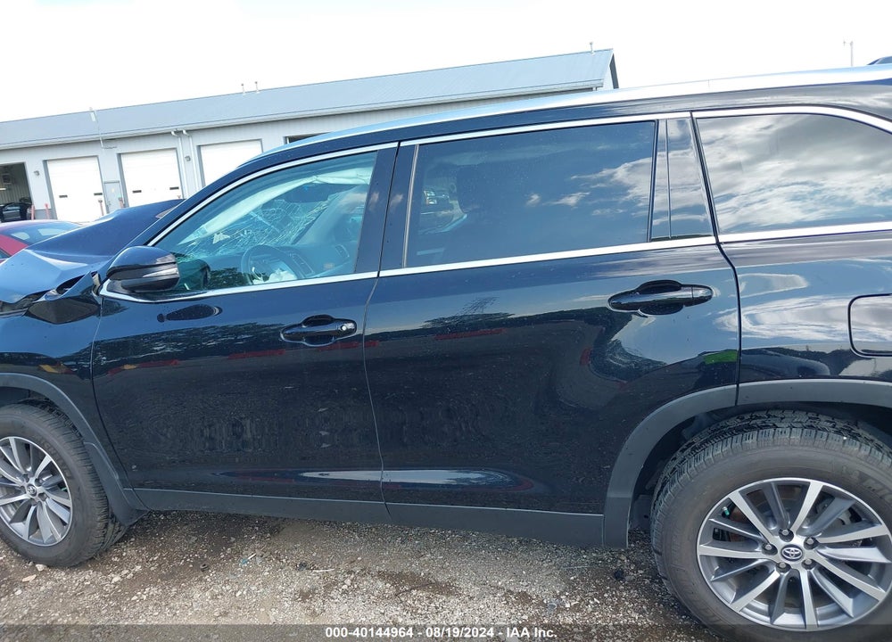 2019 TOYOTA HIGHLANDER XLE VIN: 5TDJZRFH0KS591250