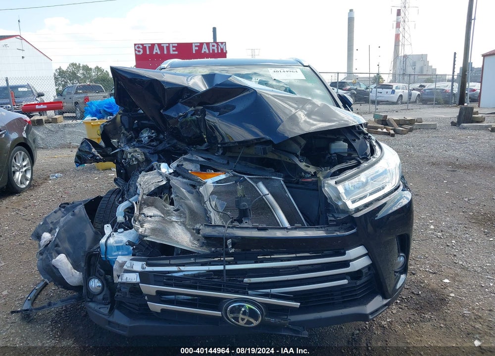 2019 TOYOTA HIGHLANDER XLE VIN: 5TDJZRFH0KS591250