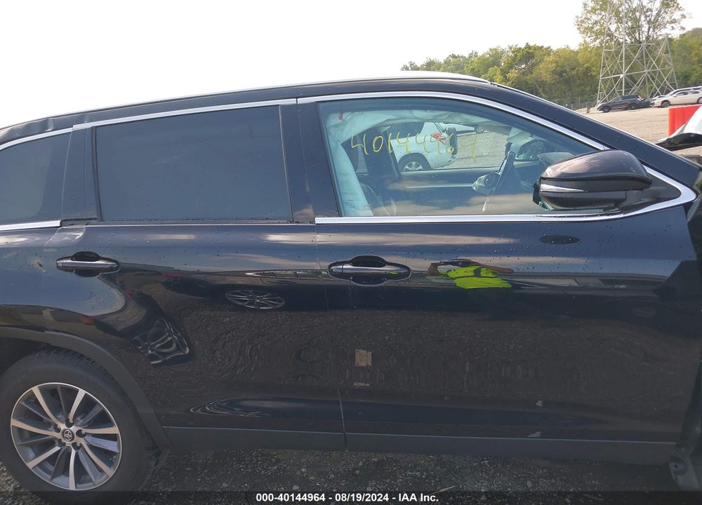 2019 TOYOTA HIGHLANDER XLE VIN: 5TDJZRFH0KS591250