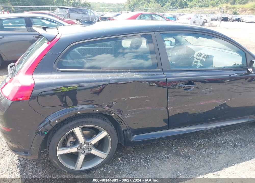 2013 VOLVO C30 T5/T5 PLATINUM/T5 PREMIER/T5 PREMIER PLUS/T5 R-DESIGN/T5 R-DESIGN PLATINUM/T5 R-DESIGN PREMIER VIN: YV1672MK6D2309604