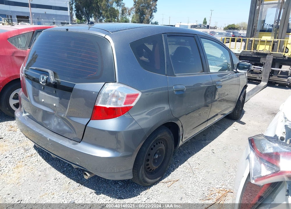 2013 HONDA FIT VIN: JHMGE8H36DC002383