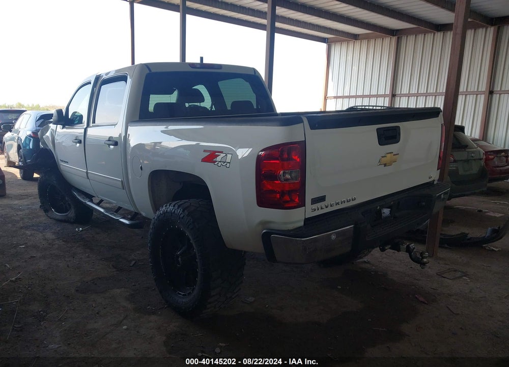 2011 CHEVROLET SILVERADO 1500 LT VIN: 3GCPKSE38BG370134