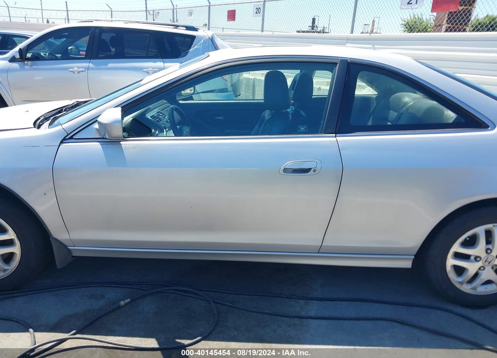 2001 HONDA ACCORD 3.0 EX VIN: 1HGCG22511A015813