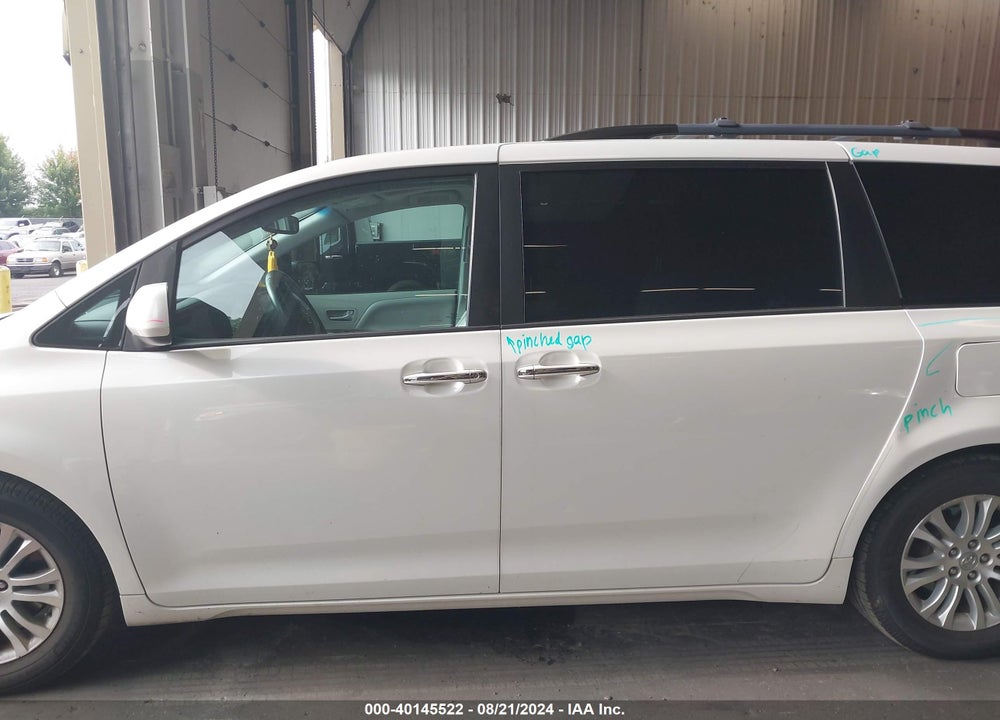 2017 TOYOTA SIENNA XLE 8 PASSENGER VIN: 5TDYZ3DCXHS797820