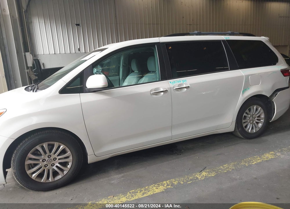 2017 TOYOTA SIENNA XLE 8 PASSENGER VIN: 5TDYZ3DCXHS797820