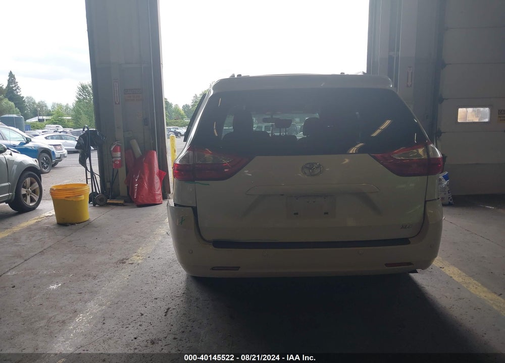 2017 TOYOTA SIENNA XLE 8 PASSENGER VIN: 5TDYZ3DCXHS797820