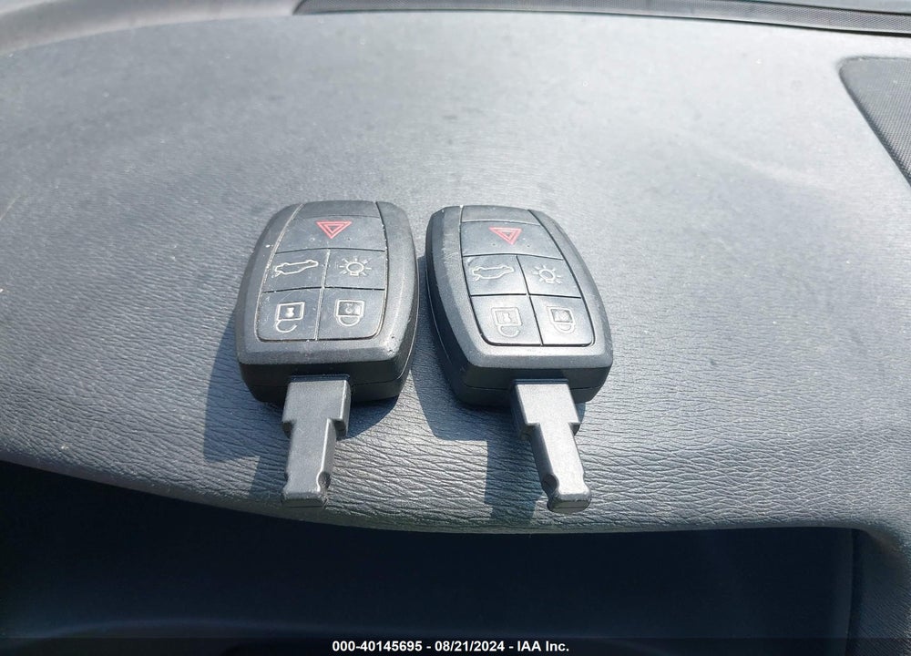 2013 VOLVO C70 VIN: YV1672MCXDJ139519