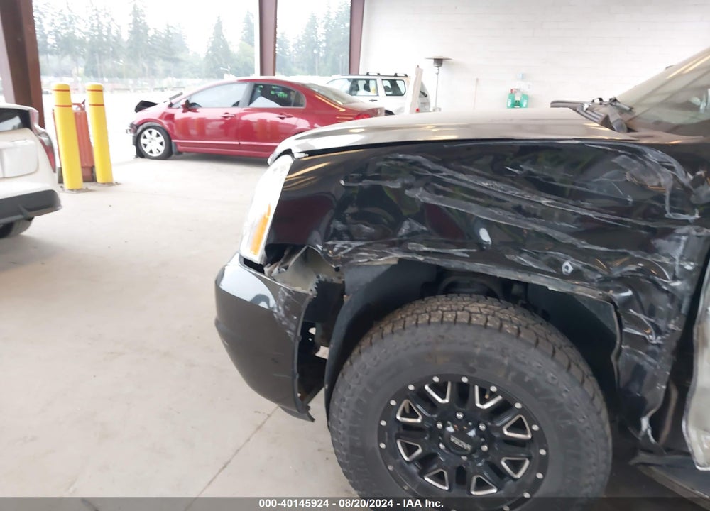 2012 GMC YUKON DENALI VIN: 1GKS2EEF2CR321412