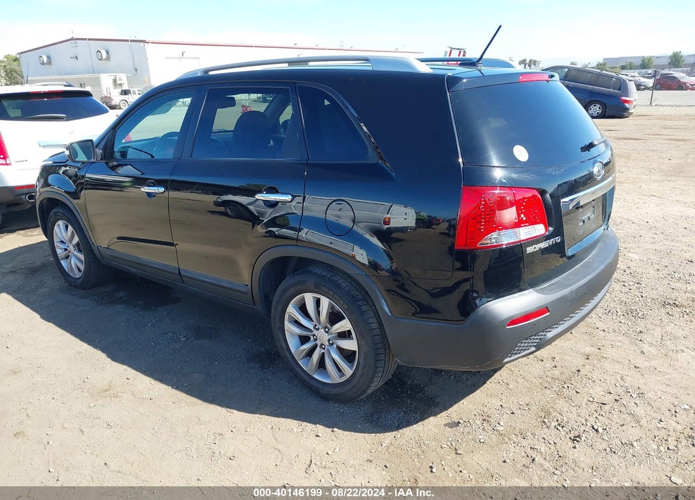 2011 KIA SORENTO LX V6 VIN: 5XYKT4A29BG156235