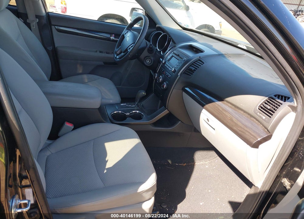 2011 KIA SORENTO LX V6 VIN: 5XYKT4A29BG156235