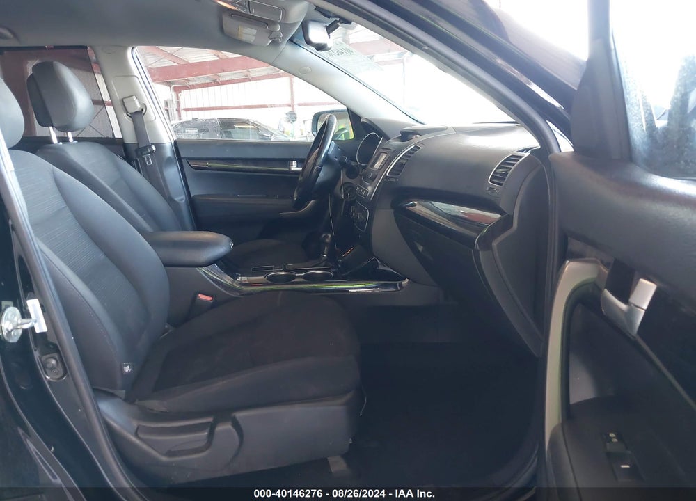 2014 KIA SORENTO LX VIN: 5XYKT3A61EG550247