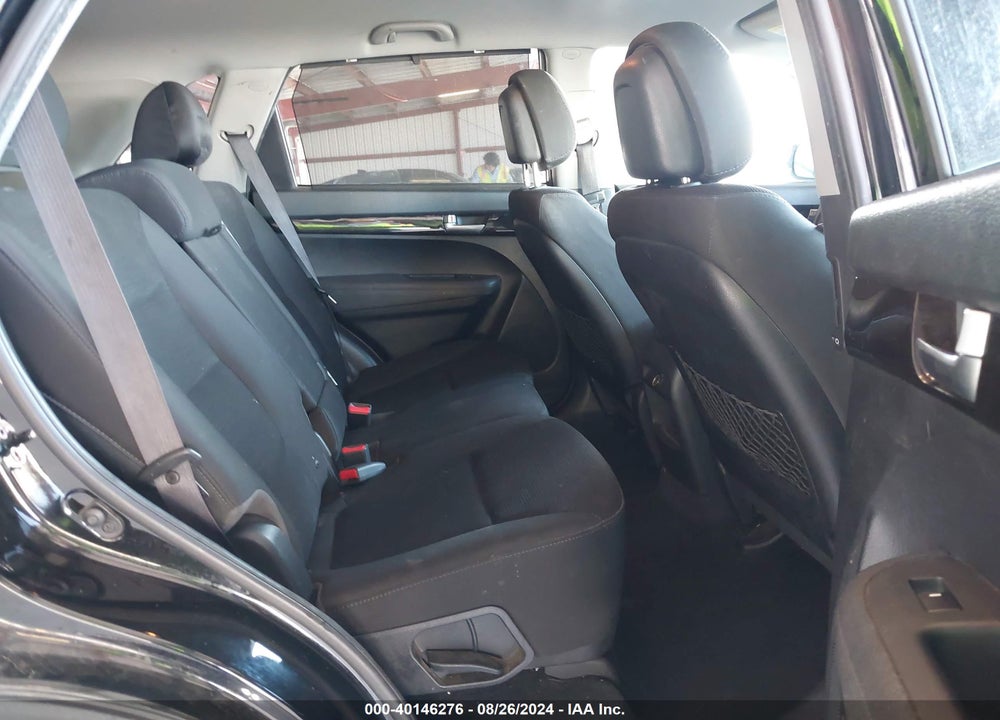 2014 KIA SORENTO LX VIN: 5XYKT3A61EG550247