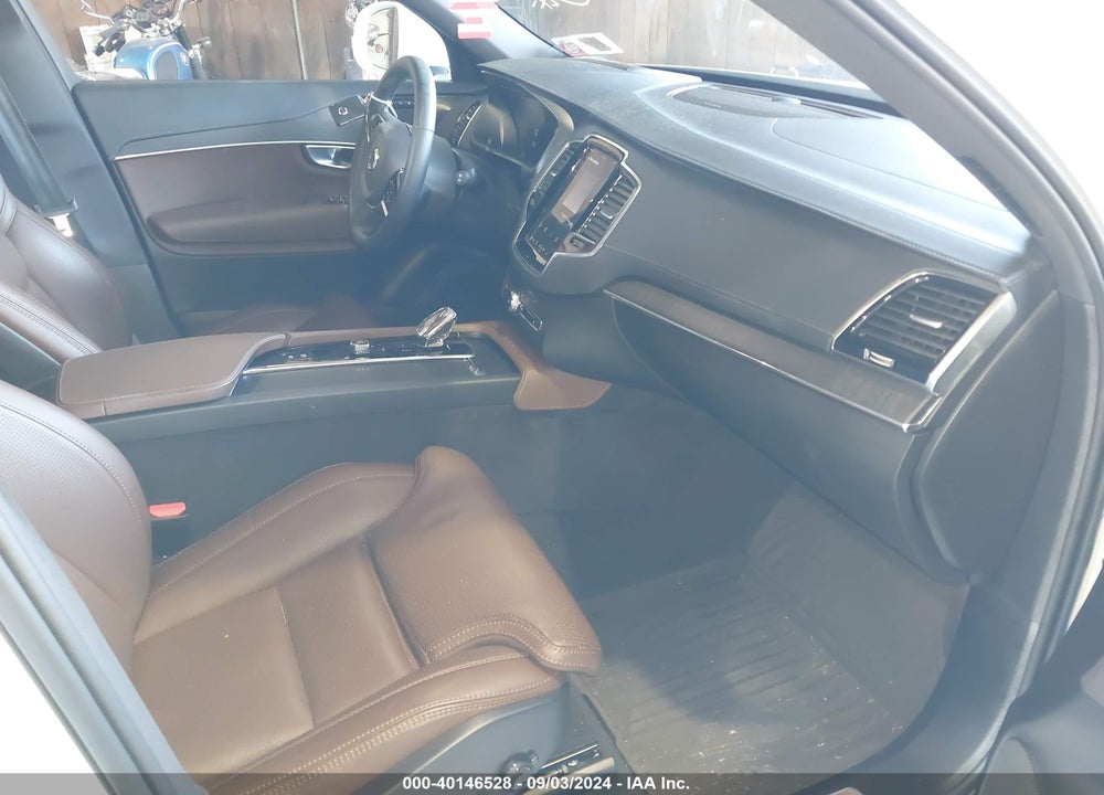 2024 VOLVO XC90 RECHARGE PLUG-IN HYBRID T8 ULTIMATE BRIGHT THEME 7-SEATER VIN: YV4H60CF3R1164140