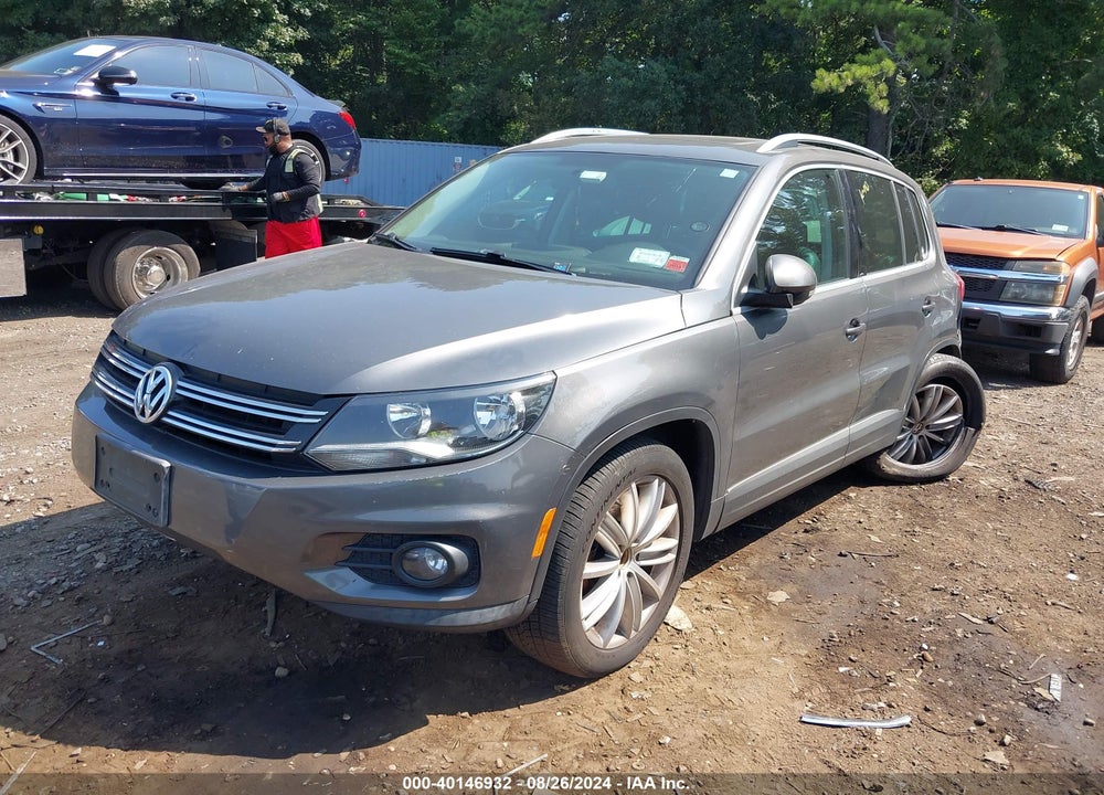 2012 VOLKSWAGEN TIGUAN SE VIN: WVGBV7AX2CW095110