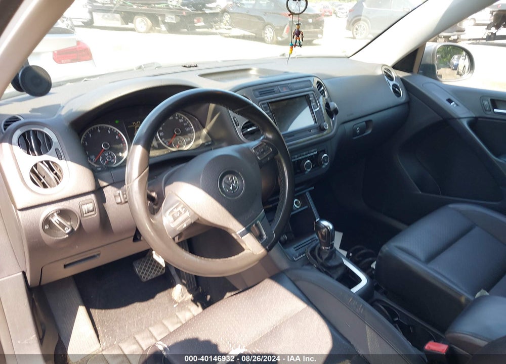 2012 VOLKSWAGEN TIGUAN SE VIN: WVGBV7AX2CW095110