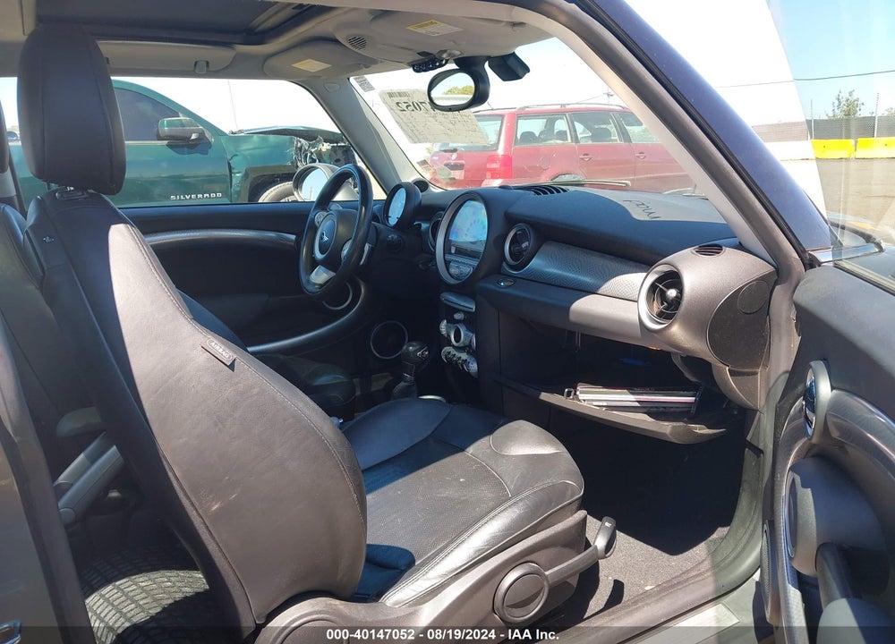 2007 MINI COOPER S VIN: WMWMF73517TL90970