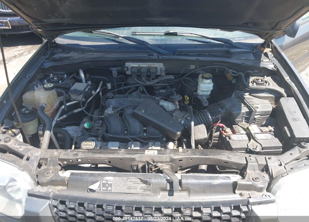 2005 FORD ESCAPE LIMITED VIN: 1FMCU04165KB09221