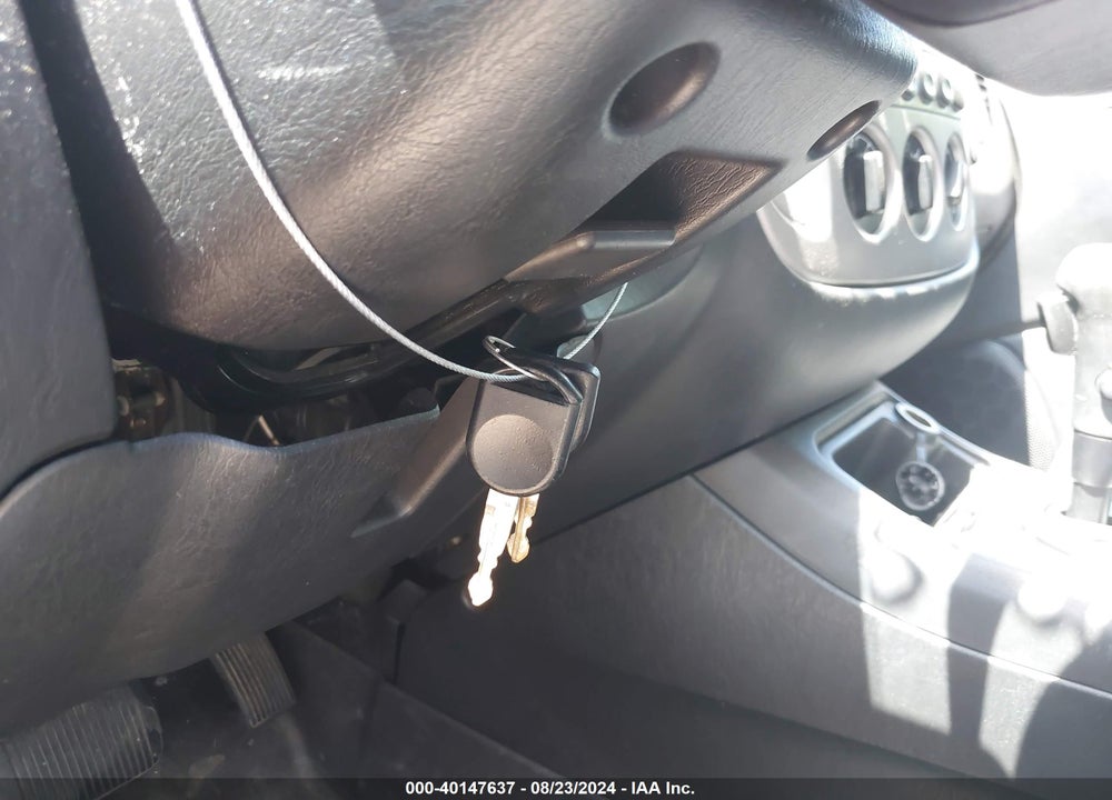 2005 FORD ESCAPE LIMITED VIN: 1FMCU04165KB09221