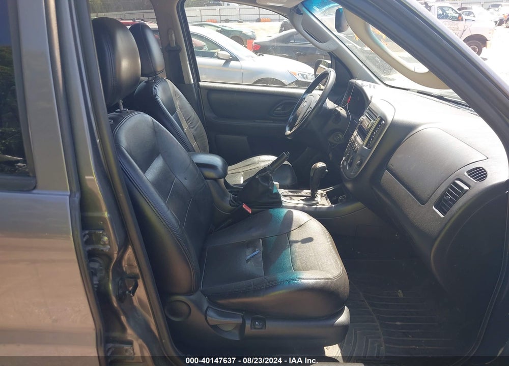 2005 FORD ESCAPE LIMITED VIN: 1FMCU04165KB09221