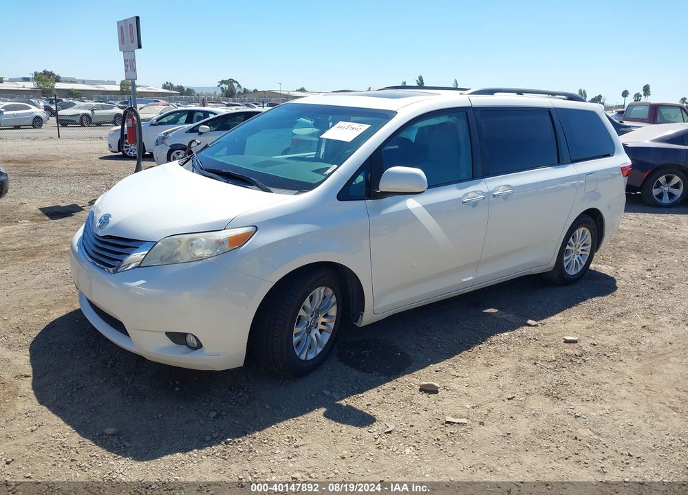 2017 TOYOTA SIENNA XLE 8 PASSENGER VIN: 5TDYZ3DC3HS786190