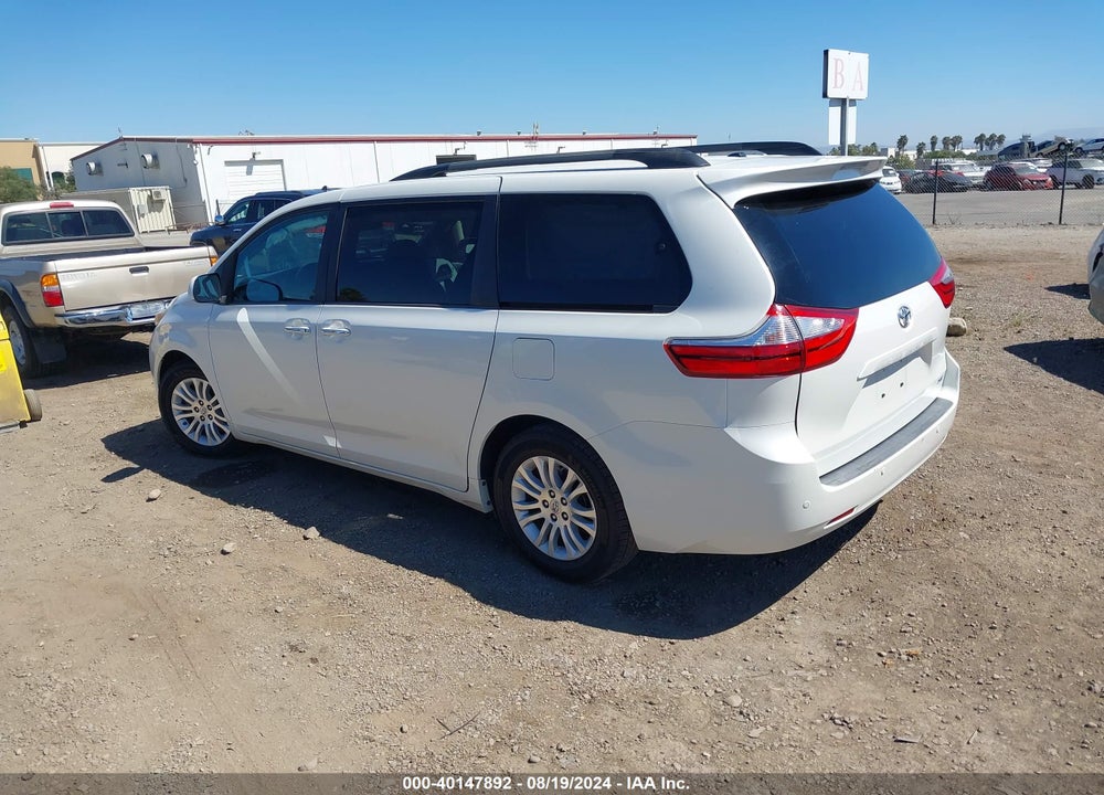2017 TOYOTA SIENNA XLE 8 PASSENGER VIN: 5TDYZ3DC3HS786190