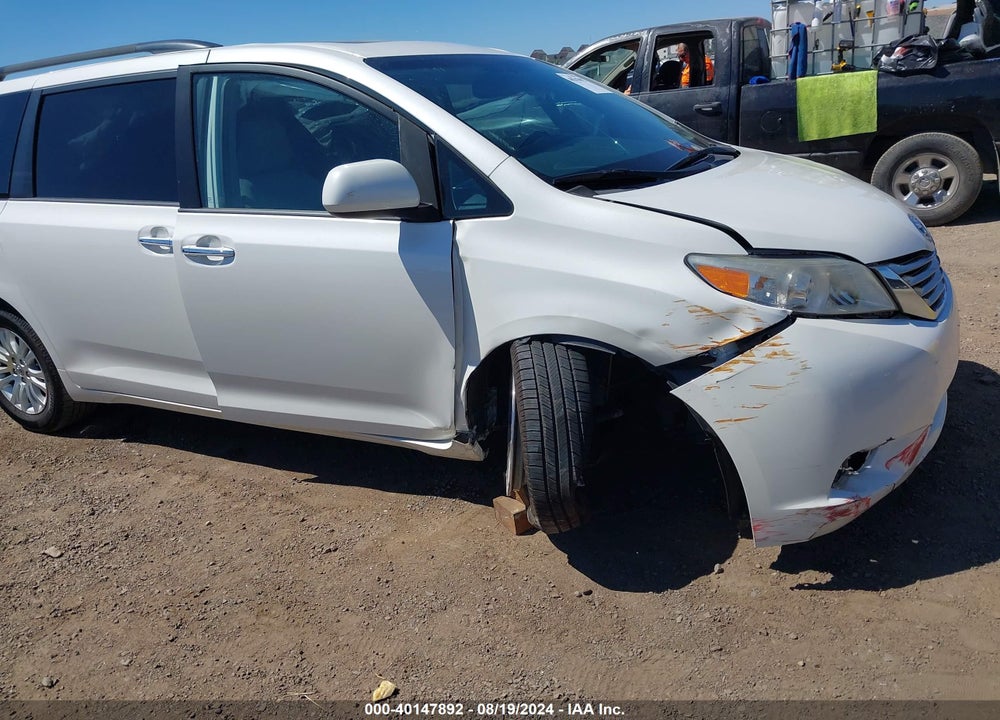 2017 TOYOTA SIENNA XLE 8 PASSENGER VIN: 5TDYZ3DC3HS786190