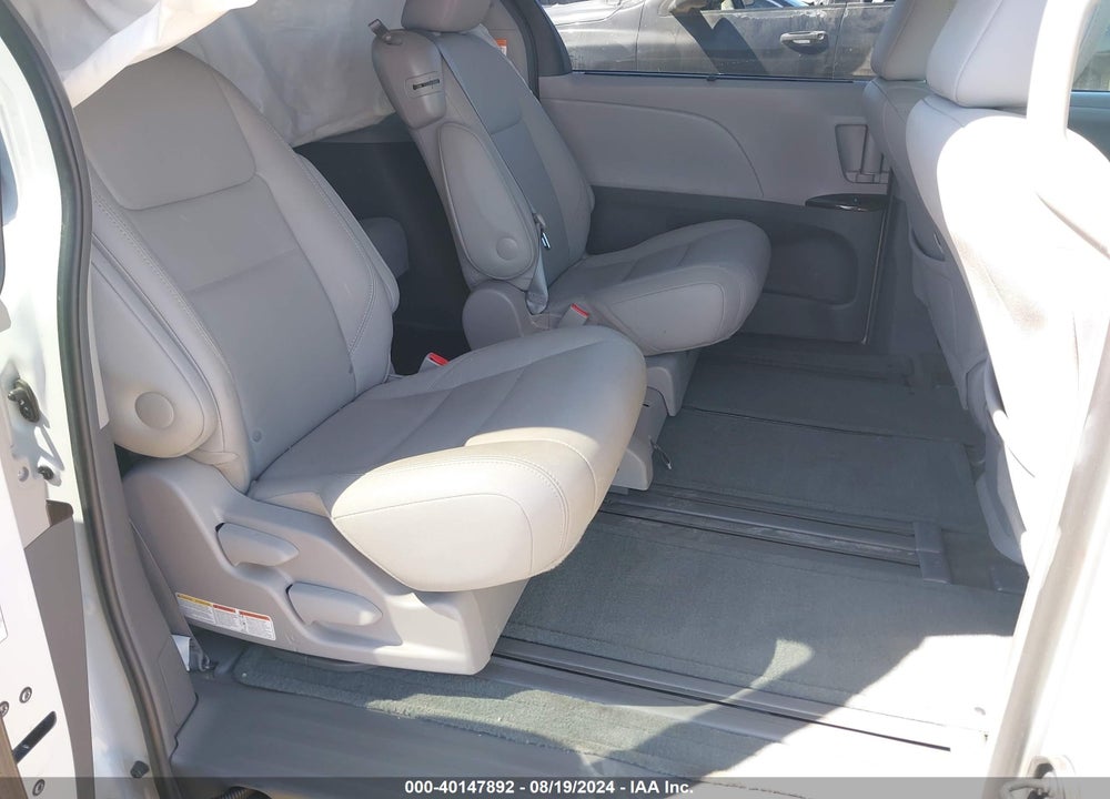 2017 TOYOTA SIENNA XLE 8 PASSENGER VIN: 5TDYZ3DC3HS786190