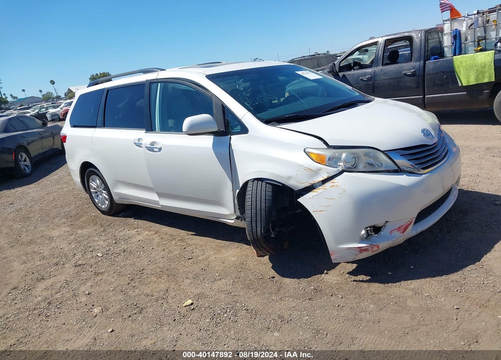2017 TOYOTA SIENNA XLE 8 PASSENGER VIN: 5TDYZ3DC3HS786190
