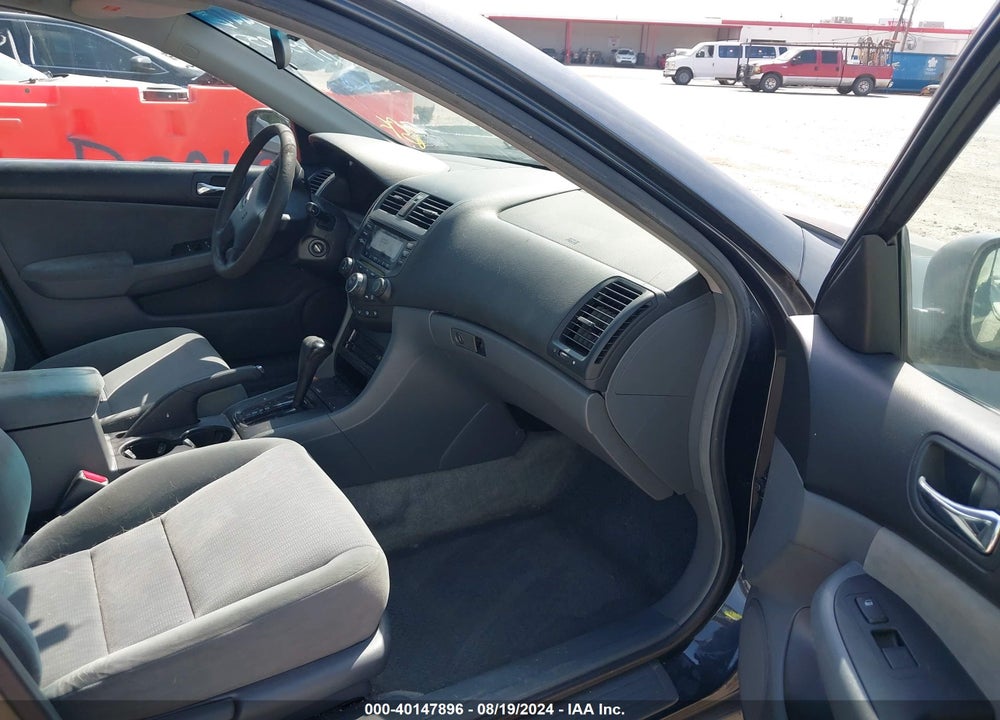 2005 HONDA ACCORD 2.4 LX VIN: 3HGCM56445G704683