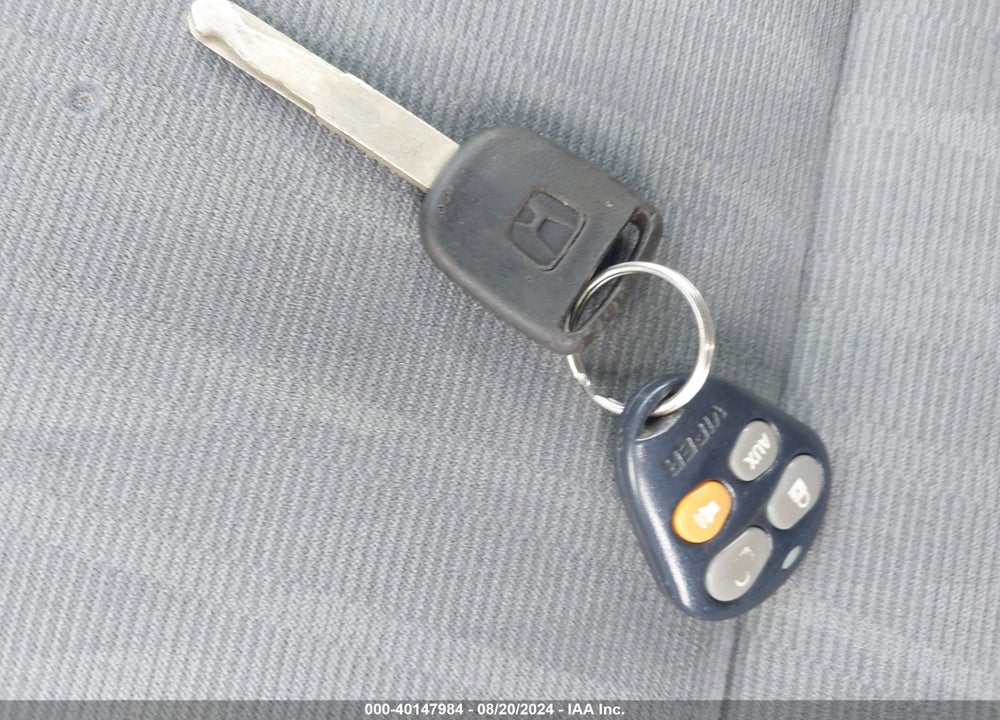 2005 HONDA CIVIC LX VIN: 2HGES16525H520844