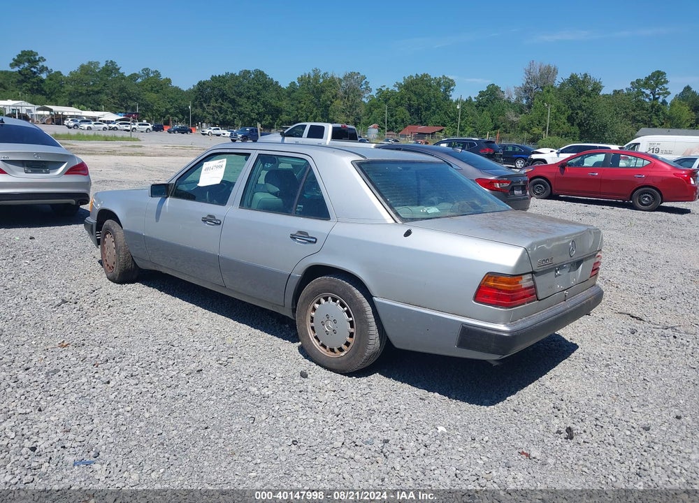 1993 MERCEDES-BENZ 300 E VIN: WDBEA32E4PB947682