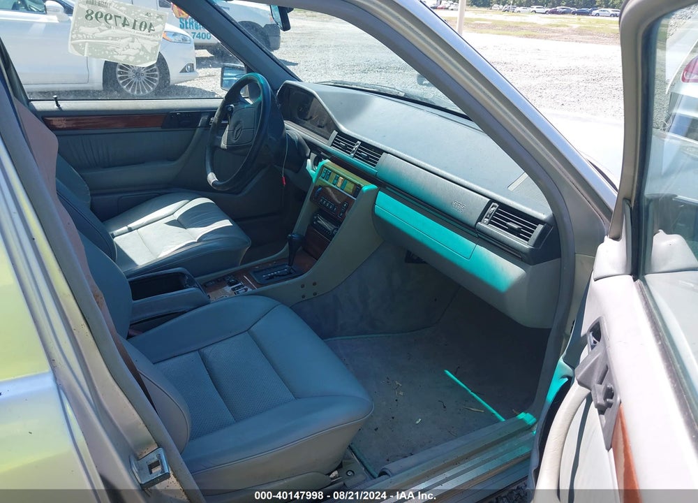 1993 MERCEDES-BENZ 300 E VIN: WDBEA32E4PB947682