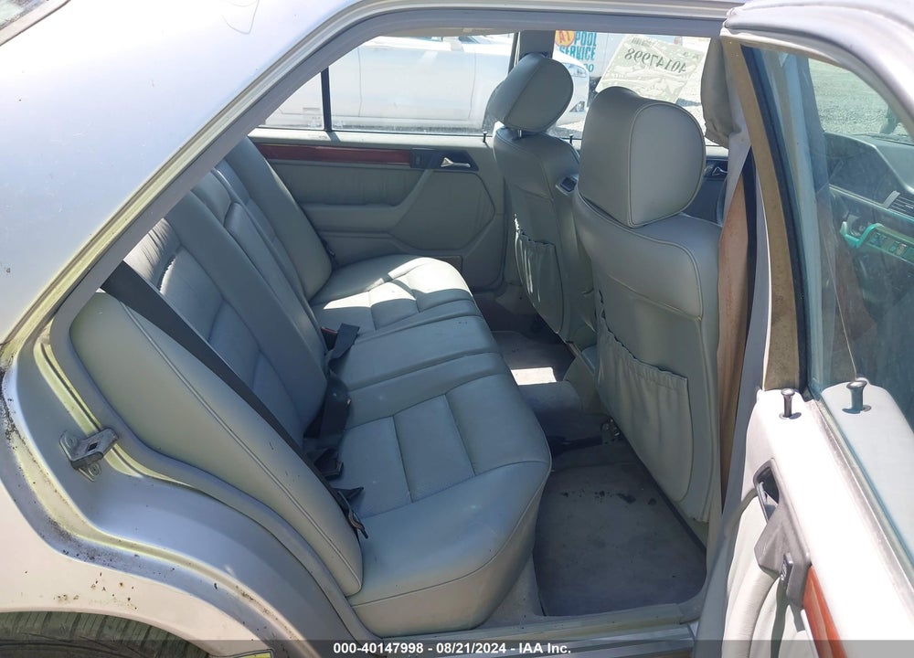 1993 MERCEDES-BENZ 300 E VIN: WDBEA32E4PB947682