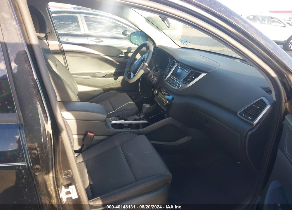 2017 HYUNDAI TUCSON SE VIN: KM8J33A49HU453175