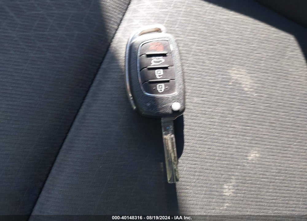 2016 HYUNDAI TUCSON SE VIN: KM8J33A42GU197136
