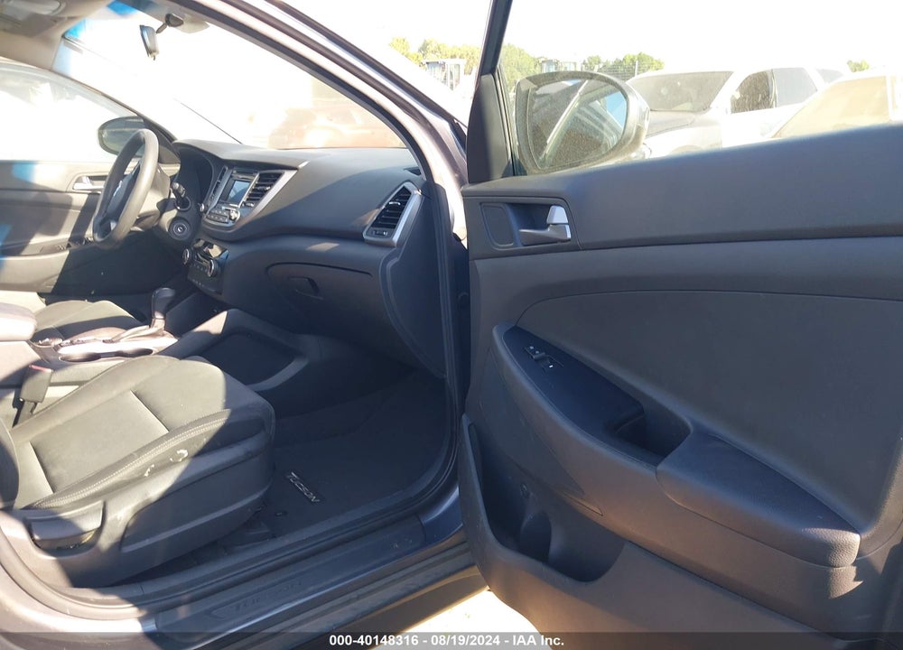 2016 HYUNDAI TUCSON SE VIN: KM8J33A42GU197136