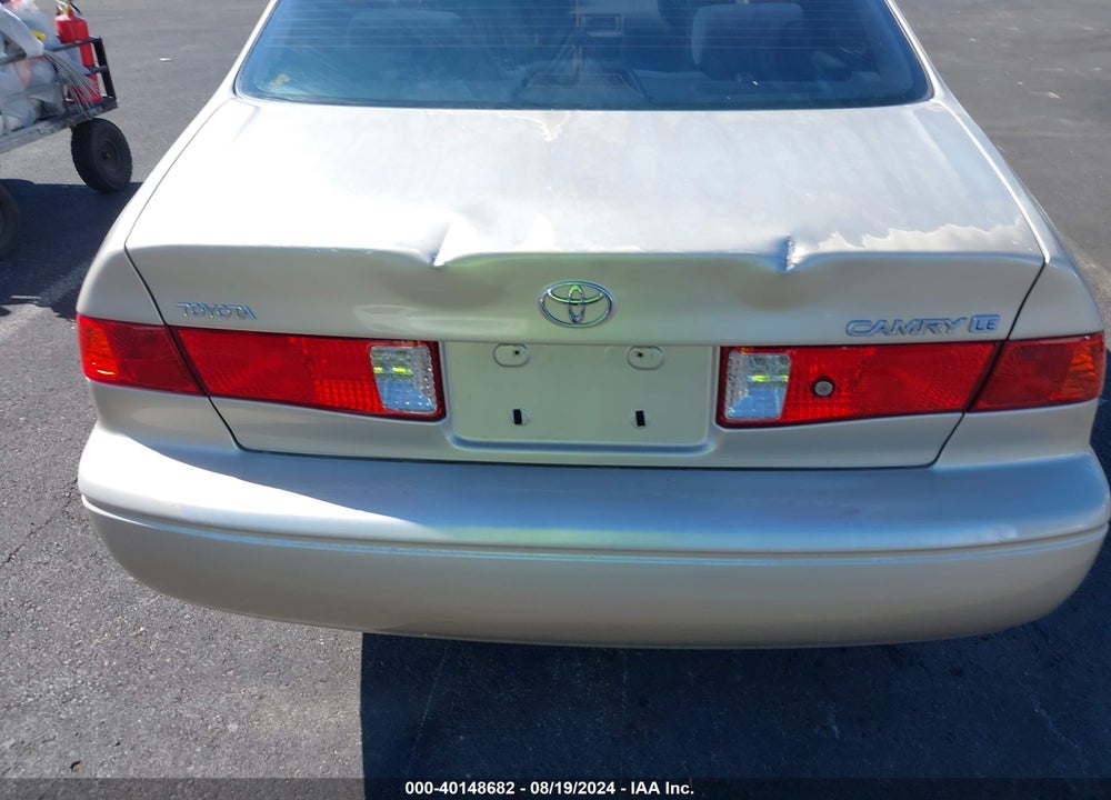 2000 TOYOTA CAMRY LE VIN: JT2BG22K7Y0525706