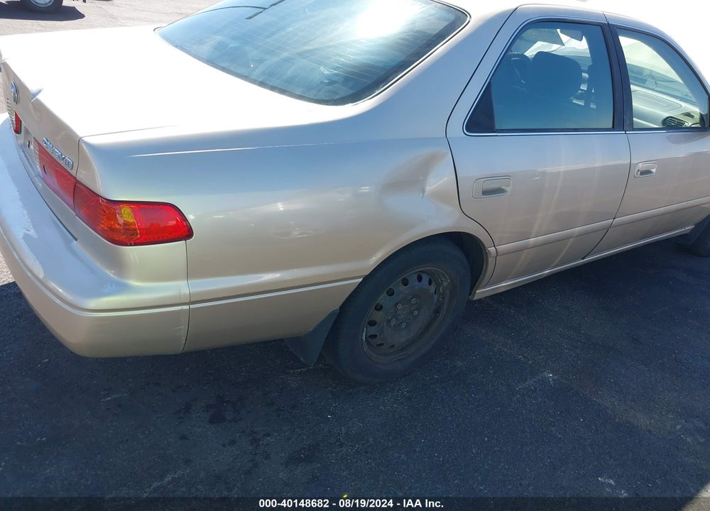 2000 TOYOTA CAMRY LE VIN: JT2BG22K7Y0525706