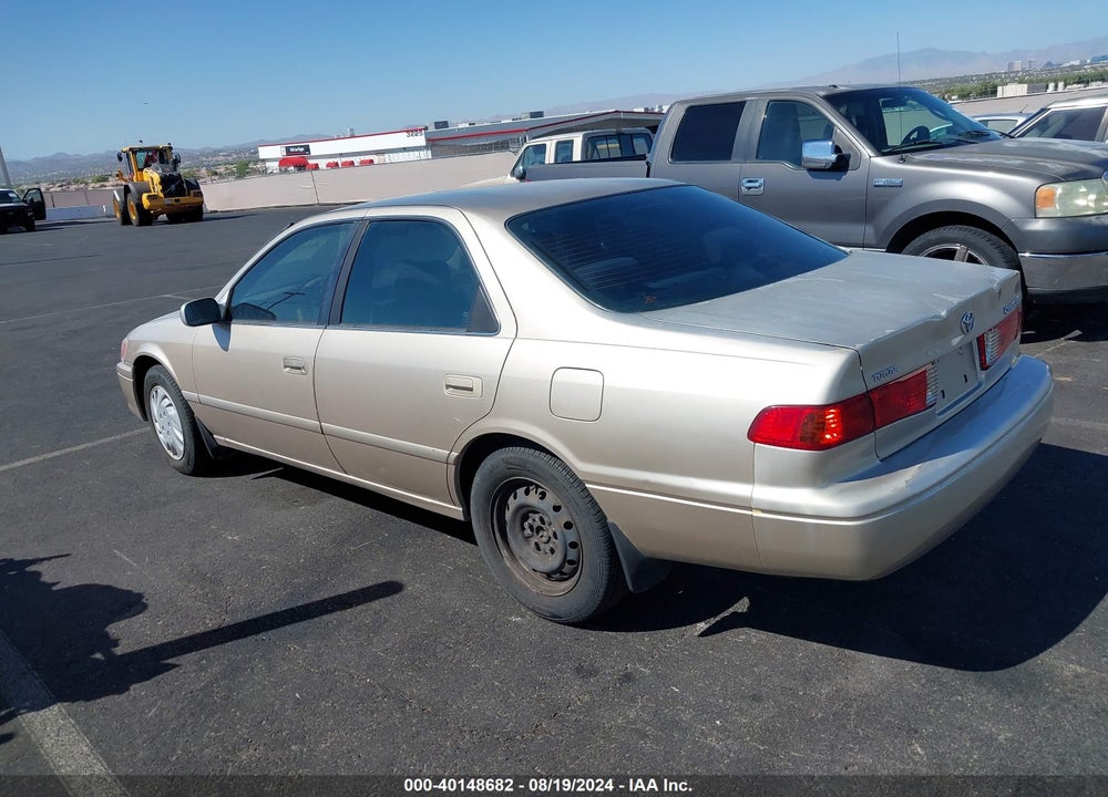 2000 TOYOTA CAMRY LE VIN: JT2BG22K7Y0525706