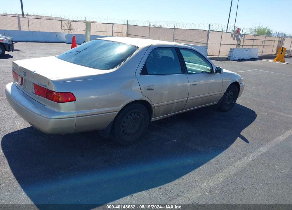 2000 TOYOTA CAMRY LE VIN: JT2BG22K7Y0525706