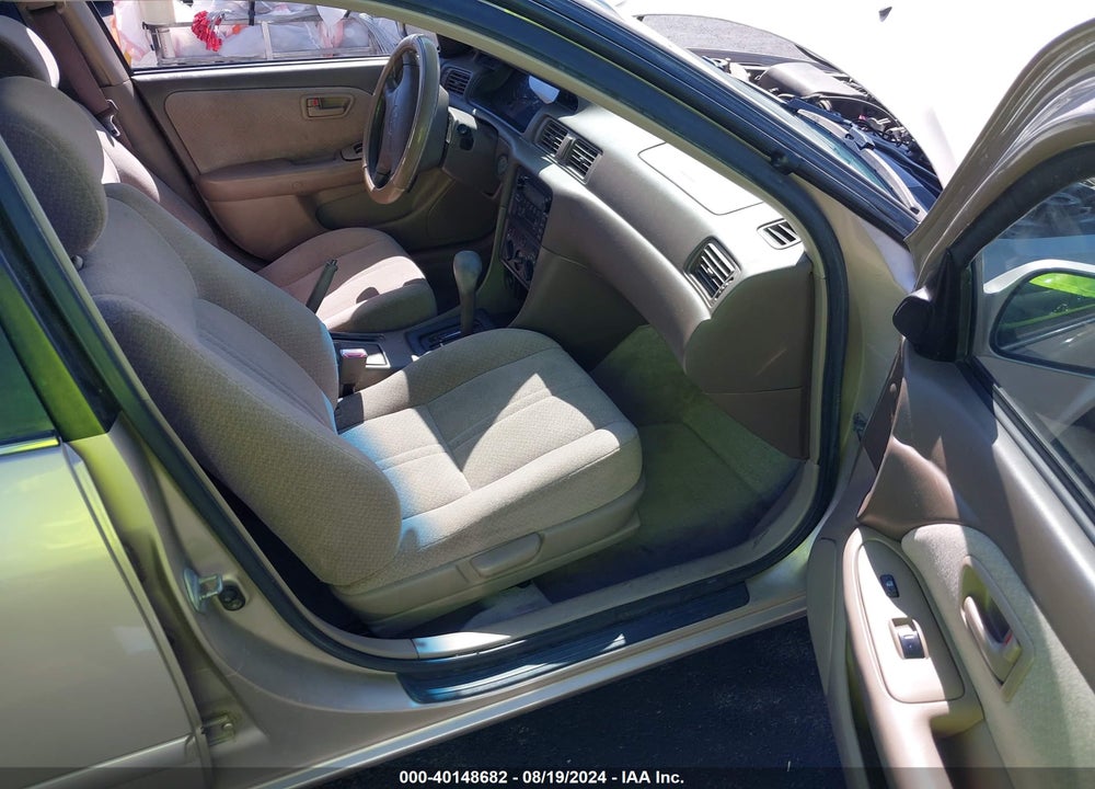 2000 TOYOTA CAMRY LE VIN: JT2BG22K7Y0525706