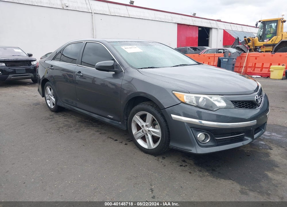 2013 TOYOTA CAMRY SE VIN: 4T1BF1FK4DU658579