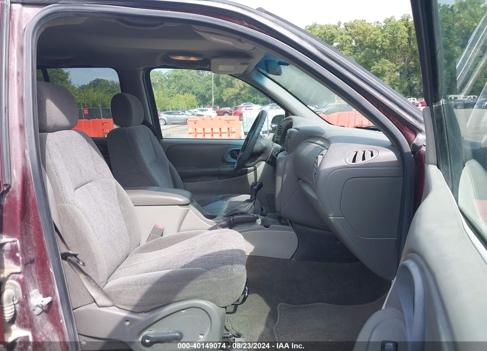 2004 CHEVROLET TRAILBLAZER LS VIN: 1GNDT13SX42287084