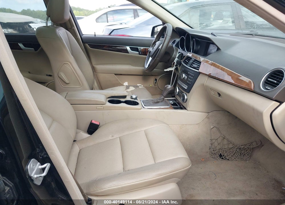 2012 MERCEDES-BENZ C 250 LUXURY/SPORT VIN: WDDGF4HB2CR218473