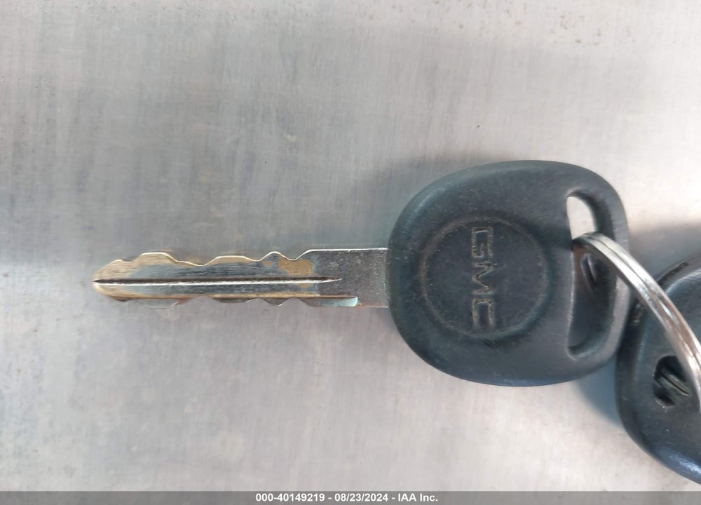 2000 GMC YUKON VIN: 1GKEK13T6YJ139409