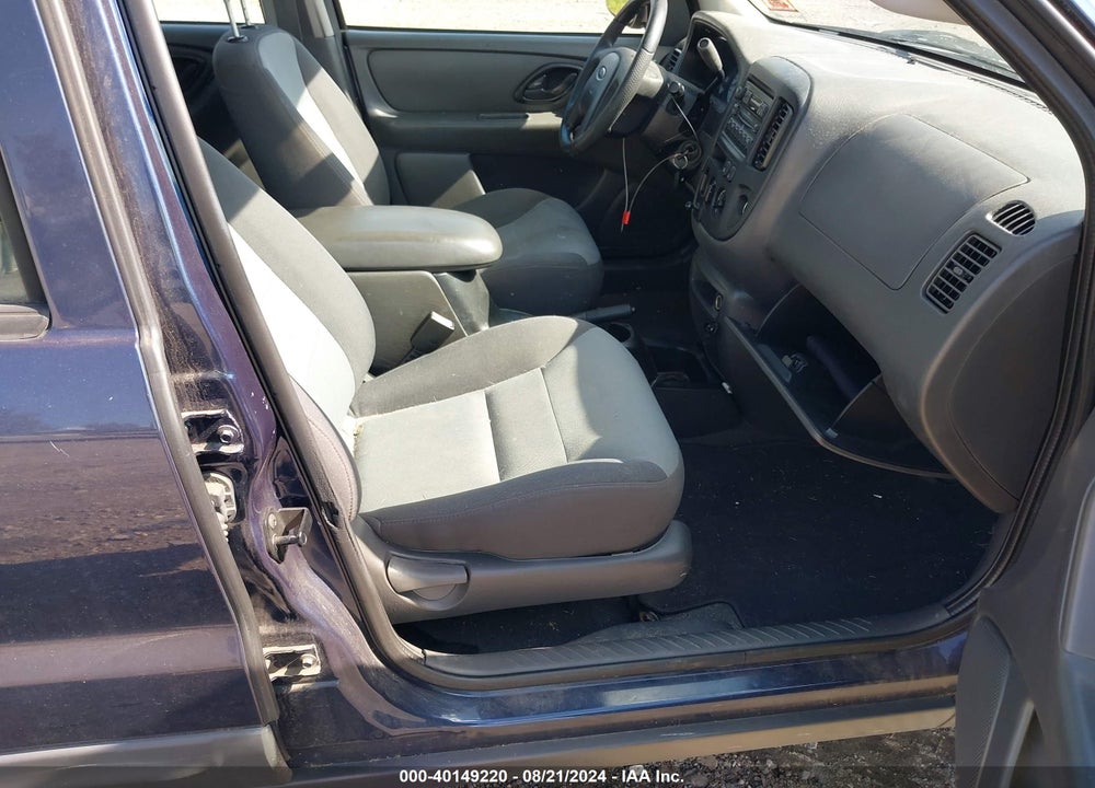 2004 FORD ESCAPE XLS VIN: 1FMYU92144DA03706