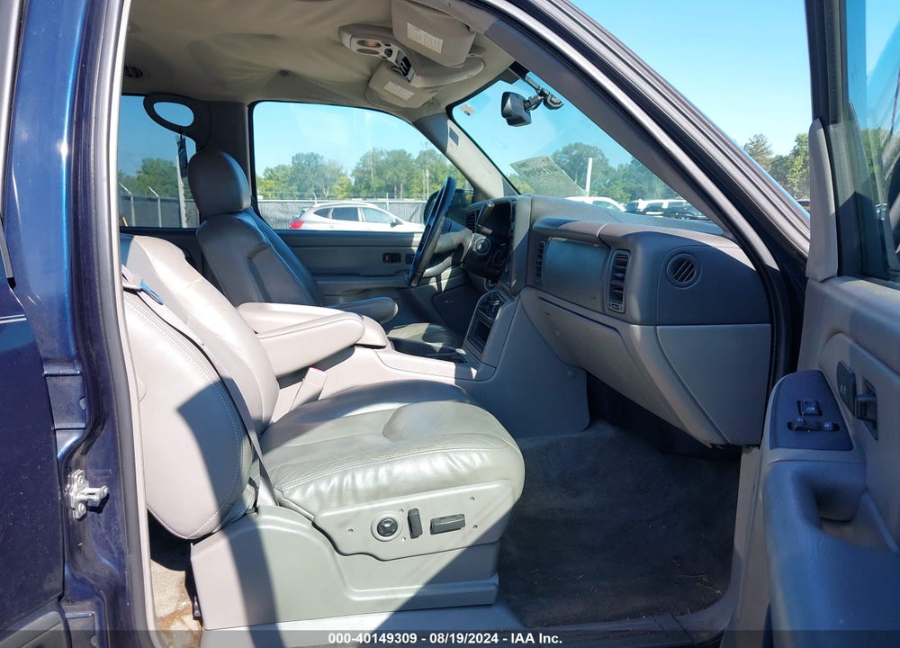 2005 CHEVROLET TAHOE VIN: 1GNEC13T75R132112