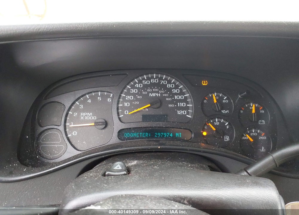 2005 CHEVROLET TAHOE VIN: 1GNEC13T75R132112